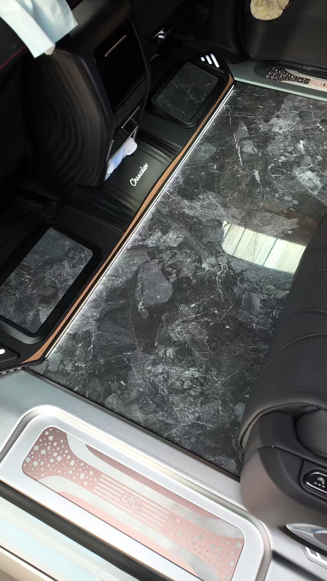 MPV地板保养指南：铝合金地板正确清洁方法